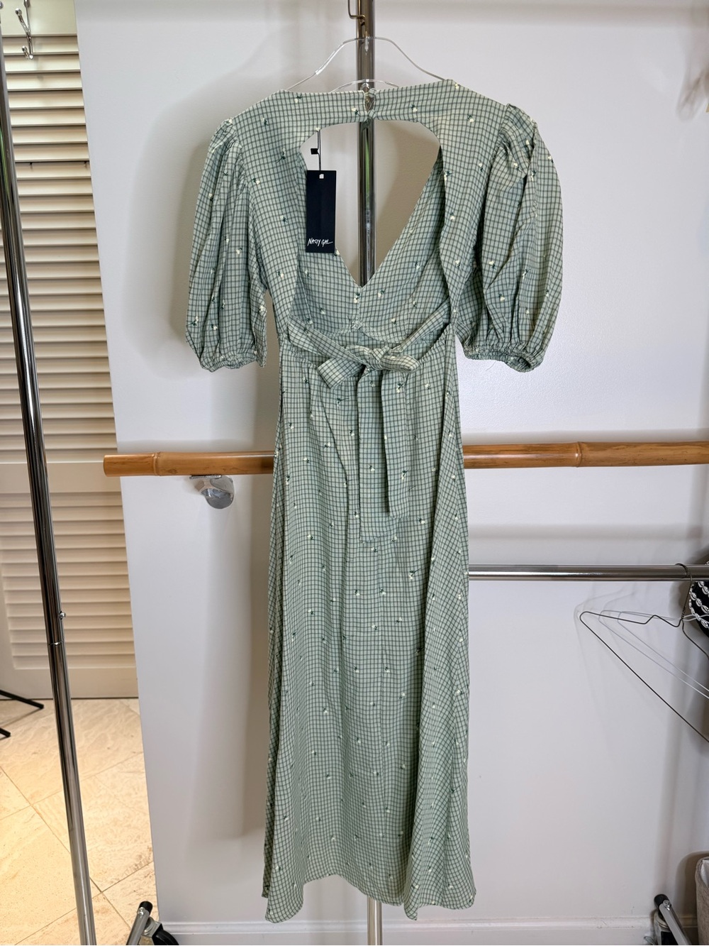 Nasty Gal Green Gingham Floral Puff Sleeve Midi Dress US 0 NWT - Picture 4 of 4